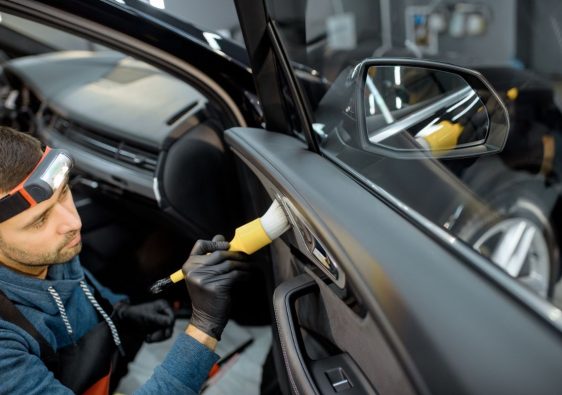 9-Restaurez la beauté de votre intérieur de voiture avec nos services de nettoyage professionnels de qualité